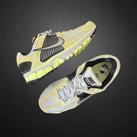 ✔️ New✔️ NIKE Air Zoom Vomero 5 \'Barely Volt\' main image 8